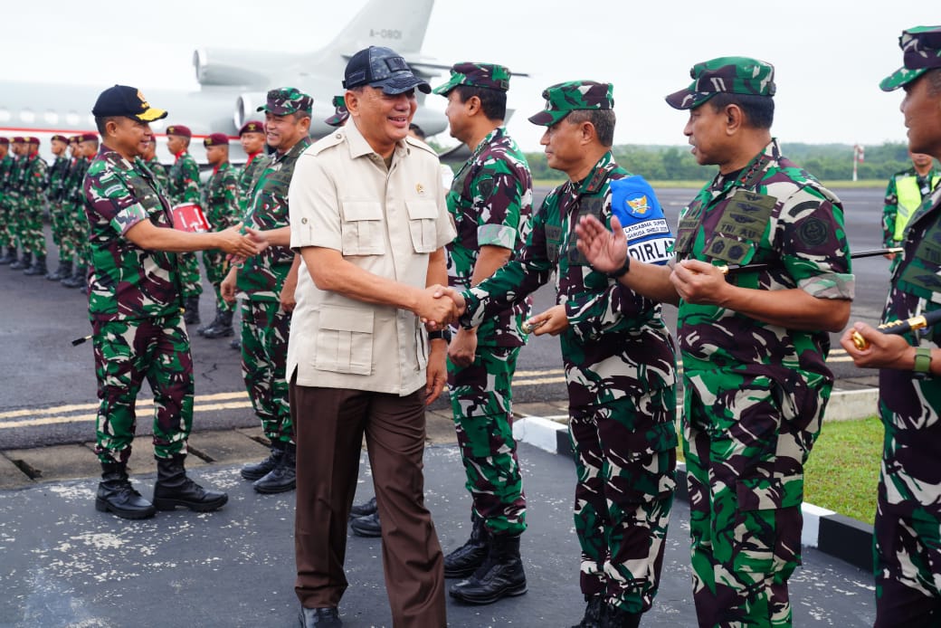 Panglima TNI Dampingin Menhan RI