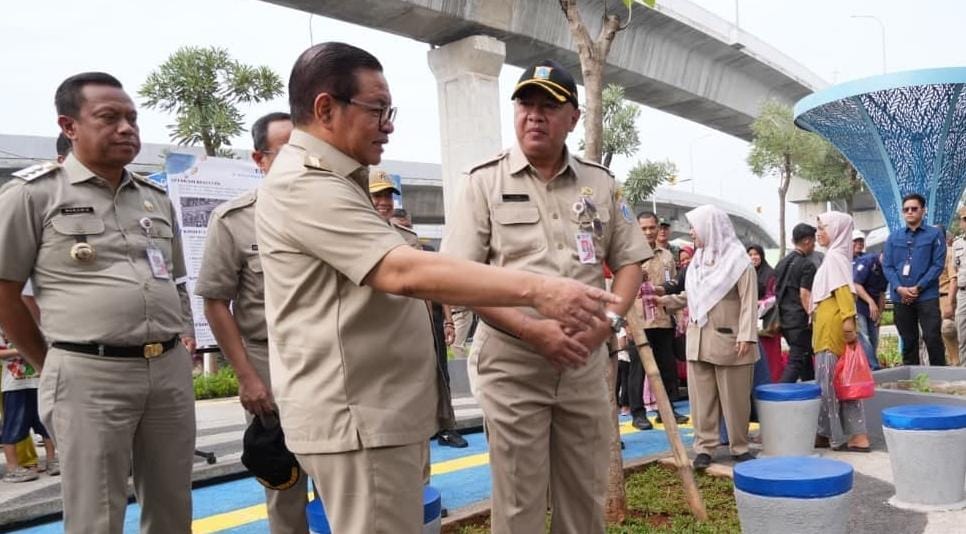 Wali Kota Jakarta Timur Munjirin Dampingi Gubernur DKI Tinjau Taman Gapura Muka Cakung