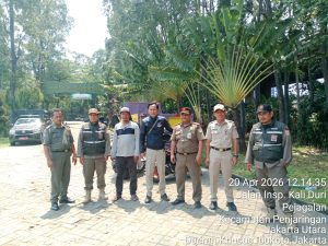 Tindak Lanjuti Keluhan Warga, Kasipem dan Kasatpol PP Pejagalan Tinjau Gunung Sampah di Kawasan Hutan Kota