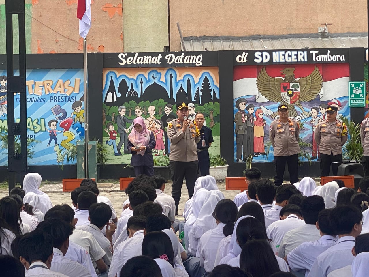 Police Goes To Scool Polsek Tambora di SMA Negeri 19 Menyemangati Pelajar. GPM Jakarta Apresiasi