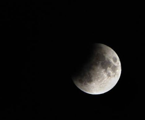 “Gerhana Bulan Total Melintasi Indonesia, Muhammadiyah Imbau Umat Laksanakan Salat Gerhana”