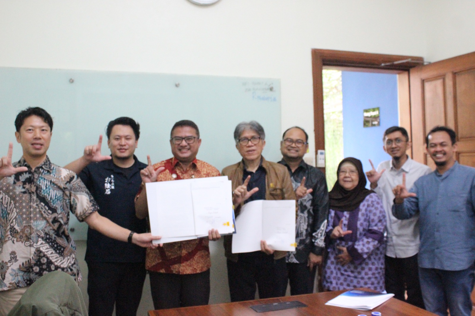PENANDATANGANAN KONTRAK KERJA SAMA PENELITIAN BERSAMA ANTARA FKG CORPORATION DAN ITB