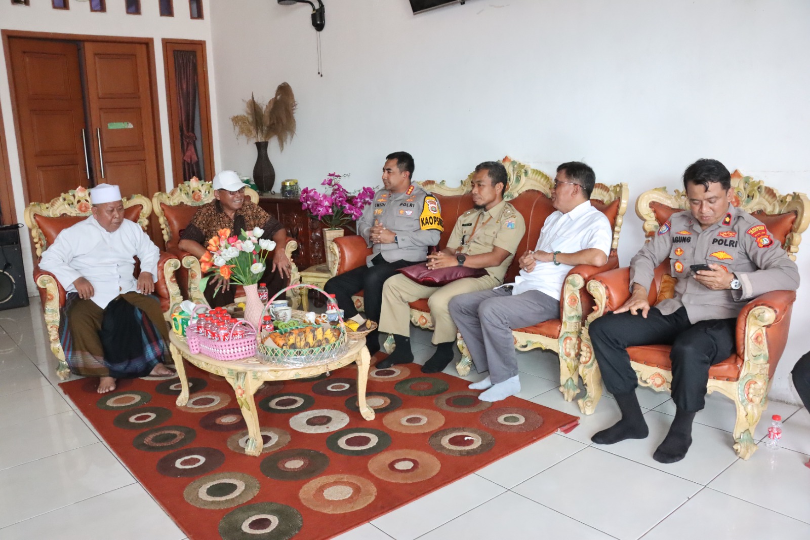 Wujudkan Kamtibmas Kondusif, Kapolres Metro Jakarta Barat Jalin Silaturahmi dengan Tokoh Kembangan Utara