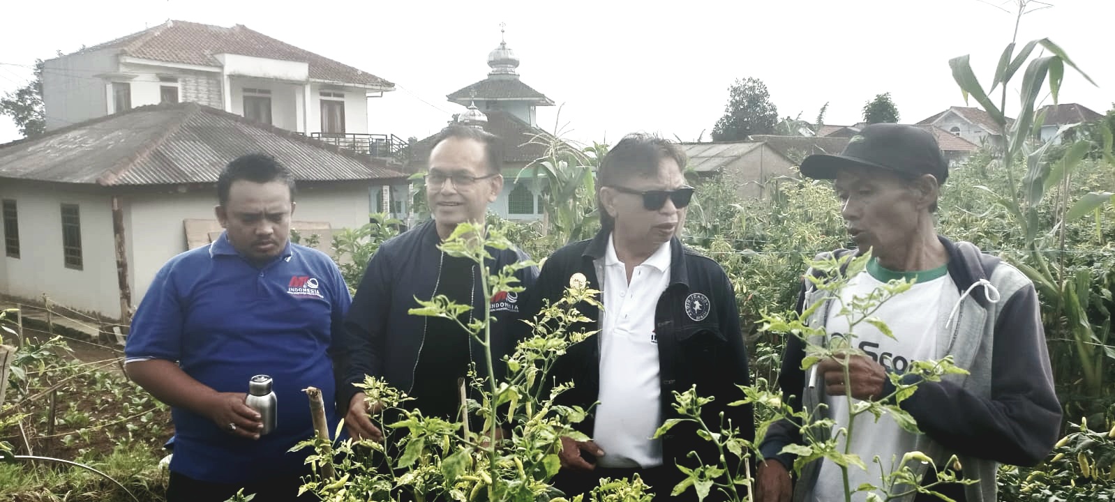 Di Kaki Gunung Gede–Pangrango, Warga Cipendawa Menjaga Air dan Tanah yang Menghidupi Mereka