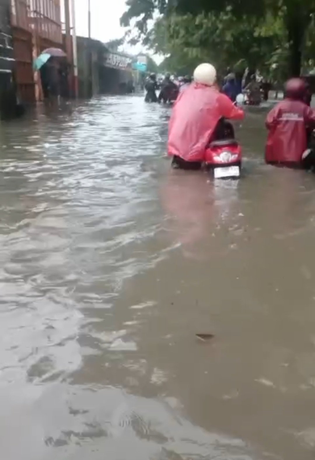 Jakarta Utara Dikepung Genangan, Pintu Air Pasar Ikan Status Siaga 2