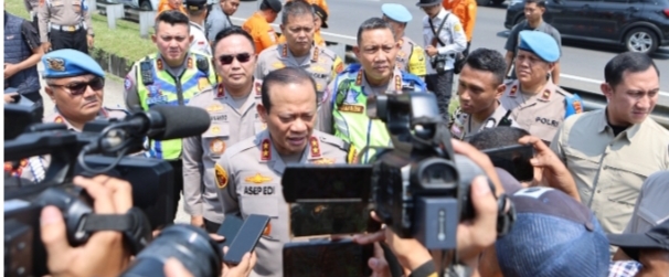 Kapolda Metro Jaya dan Kepala Basarnas Tinjau Pospam Cikunir, Pastikan Arus Mudik Aman dan Lancar